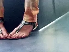 sexy Indian or Pakistani MILF Feet Candid & face beauty