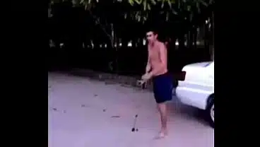 2 CABA SEM PERNA INDO UM CONTRA UM COM MULETAS AO SOM DE LINKPARK
