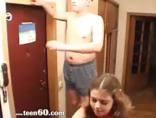 Amateurs couple handjob at corridor