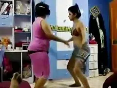 arab’s Step mom & NOT her Step daughter dance