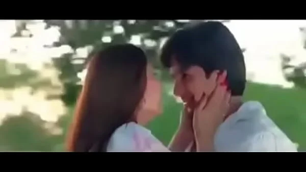 Desi kiss
