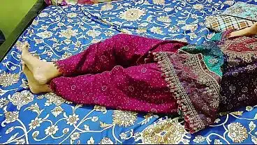 Desi Pakistani Husband wife- Roleplay Jija Sali Ko Lun K Choopay Lagwa Raha hai