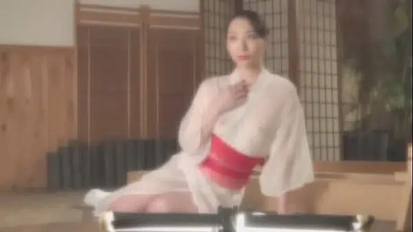 危険で妖艶なオーラを放つ美女「吉岡蓮美」が人気女優の素顔に迫る「女熱大陸」に登場！ 1