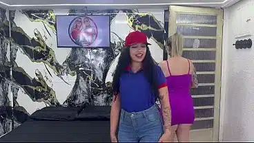 Frentista safada entrou nosso carro pra foder gostoso! Até gozar muito na pica minha e do meu macho