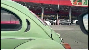 Inédito aconteceu no supermercado!Uma mulher falando de religião no supermercado um cliente levou ela pro carro pra foder ela caiu em tentação