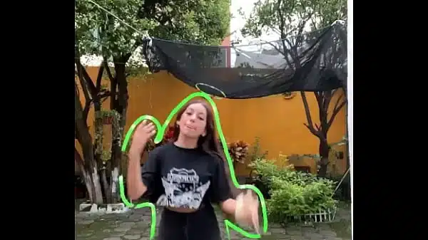 Joven actriz mexicana bailando con sexy mini short negro, ass piernas sexy hot güera nalgona piernuda demasiado caliente con ganas de mamada de culito