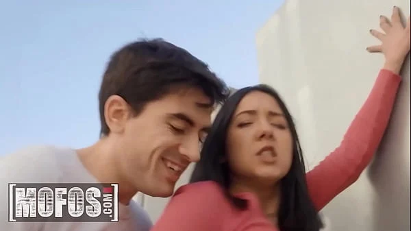 Lucky Jordi Meets Busty Valeria Valois Who Desperately Asks For His Help In Exchange With A Nice Blowjob – Mofos