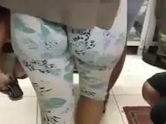 NOVINHA SEM CALCINHA NA ACADEMIA