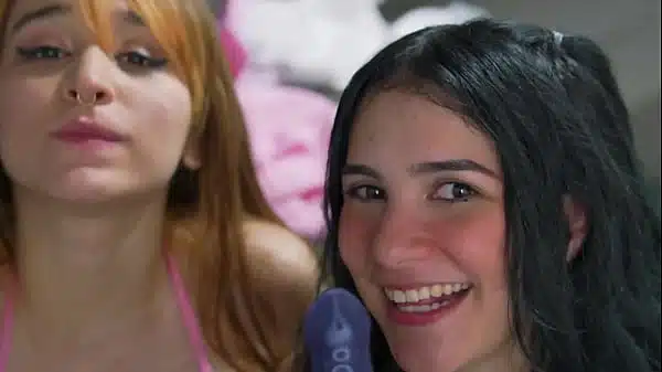 Summary of two videos where the girls Min Galilea and Leela Moon show us what is fashionable among young women today