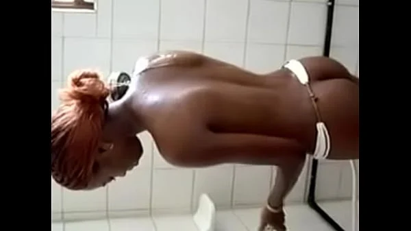 YouPorn – miriam-on-the-shower-anniversaire