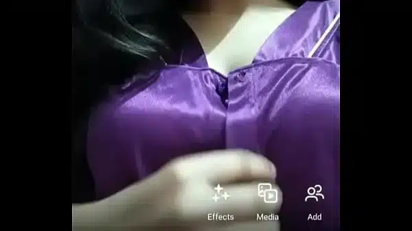 Desi Girl Riya Showing BigBoobs Videocall