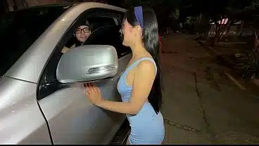 Me Subí al Carro de un Desconocido Saliendo del Gym y Me Convenció de tener sexo y lo deje correrse dentro!