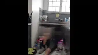 Miiana – DEFI Je chauffe le PLOMBIER  et il me BAISE  dans la cuisine . ENORME
