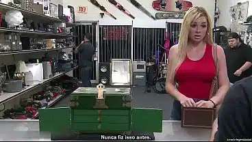 Precisava de grana e fudeu com o dono da loja – Com Legenda LEGENDADO