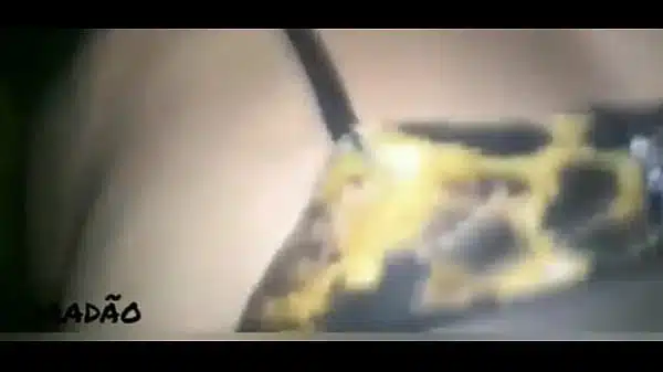 Safada gemendo e gritando gozando e indo porra