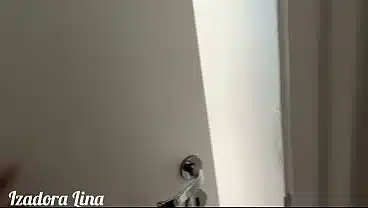 Transando com o amigo enquanto o pa! Estava no quarto e quase fomos pegos. Eu sentei no pau dele bem gostoso.