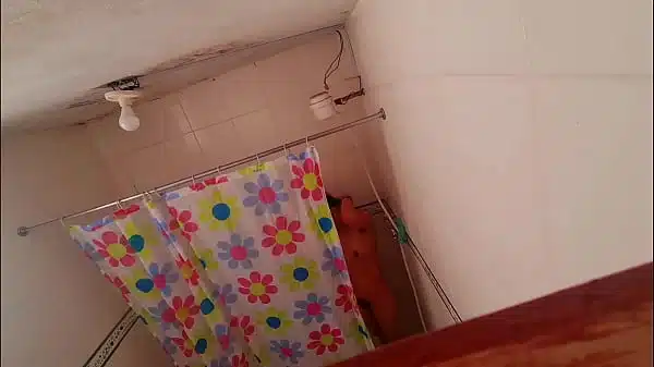 Amiga de la universidad se quedo en casa