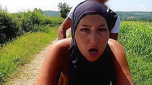 Cette Beurette Se Fait Baiser En Salope Au Bord De Route
