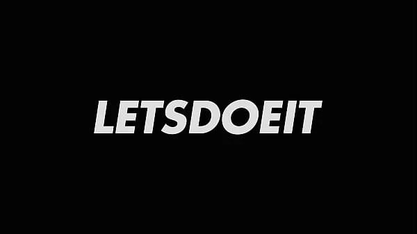 Dude Fucks Horny Teen In Hostel Room – LETSDOEIT