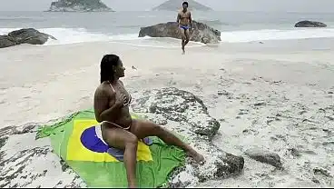 fui a praia com meu marido e transamos em publico (COMPLETO NO RED)