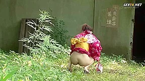 Japanese Babe caught by surprise & have sex while peeing