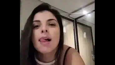 Levei a professora brasileira casada do meu filho para minha casa, a safada estava com a buceta toda molhada e traiu o marido corno