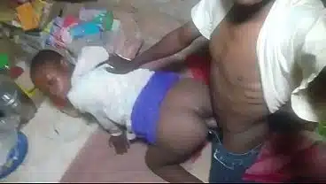 Mon beau-pรจre en chaleur ne me laisse pas finir d’uriner, me baise missionnaire et cow-girl hardcore baise dans la chambre, jeune belle-fille noire nommรฉe eliyo12 sexe tabou avec gros pรฉnis compilatio