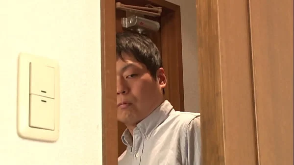 https://bit.ly/3FHkeqh　欲求不満な女が覗き男の勃起チ○ポをハメまくる！！膣奥まで刺激するピストンに、何度も本気絶頂を繰り返す！「攻めてるのに先にイッちゃいそう…」「腰が勝手に動いちゃうっ！」「勃起チ○ポ、硬くてすっごい気持ちいい」【パート2】